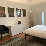 Center Of Geneva - Bedroom & Kitchen