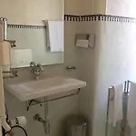 Center Of Geneva - Bedroom & Kitchen