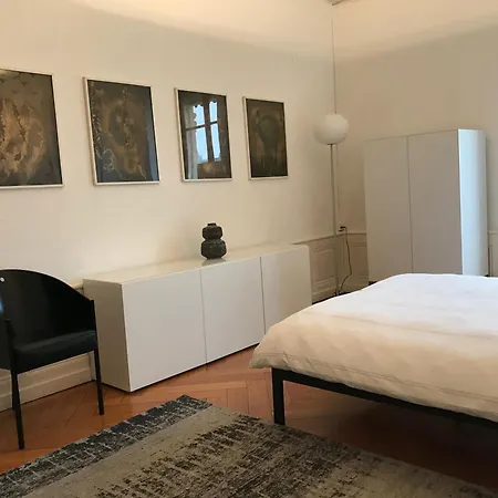 Séjour chez l'habitant Center Of - Bedroom & Kitchen *
