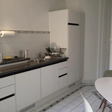 Center Of - Bedroom & Kitchen * Genève